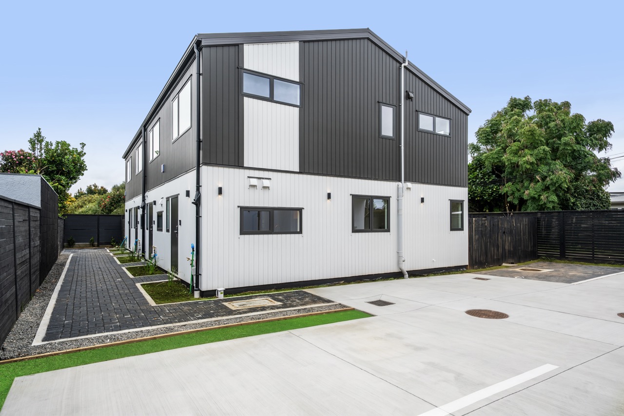 25-swan-crescent-12